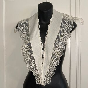 Vintage 80s Brenda Hollon off white/cream lace collar